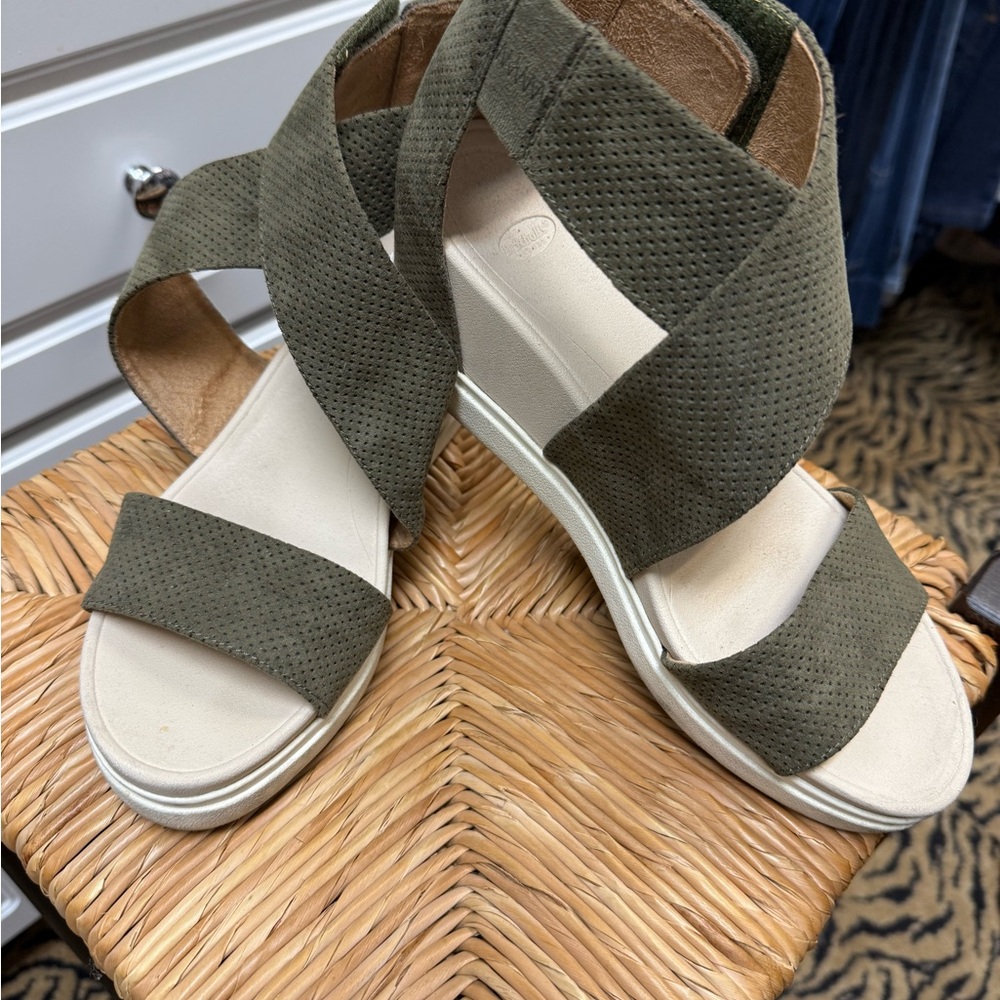 Dr. Scholl's Green and Cream Wedge Sandals